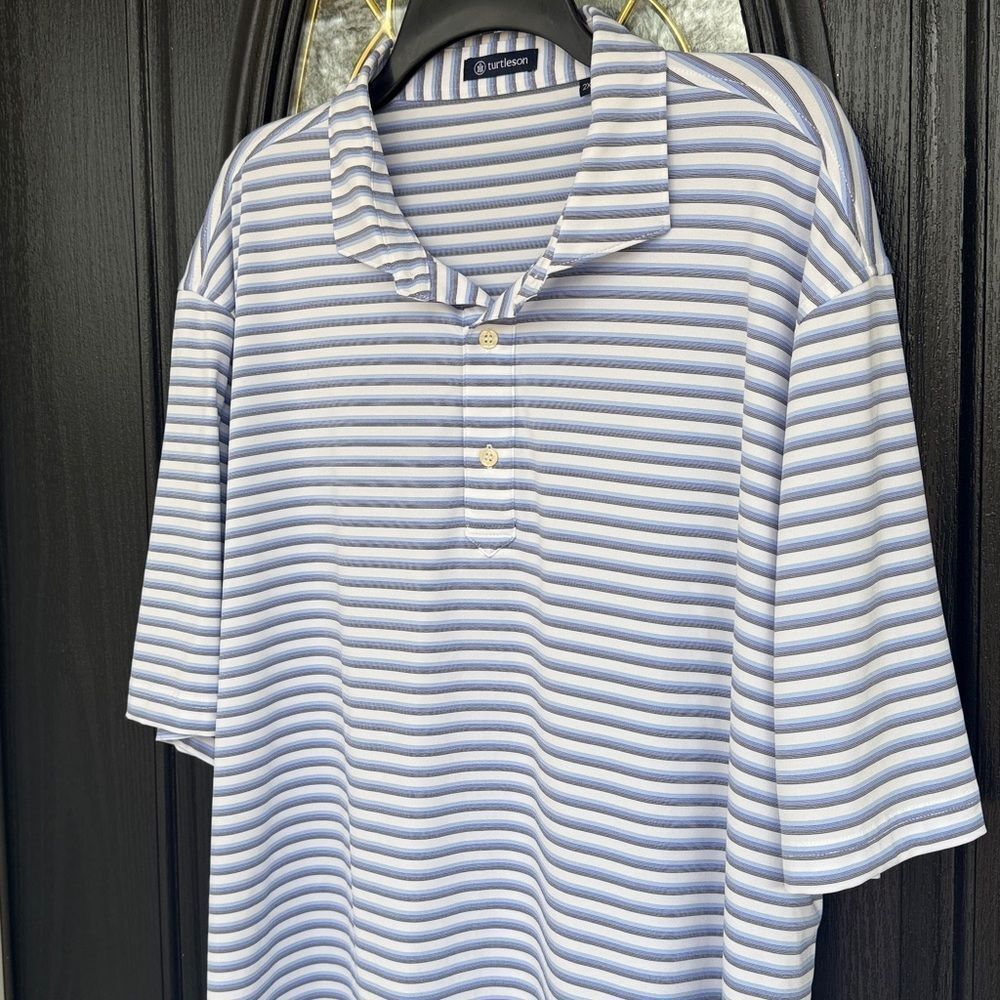 Turtleson Blue and White Striped Men's Shirt - 2xL - Great Condition